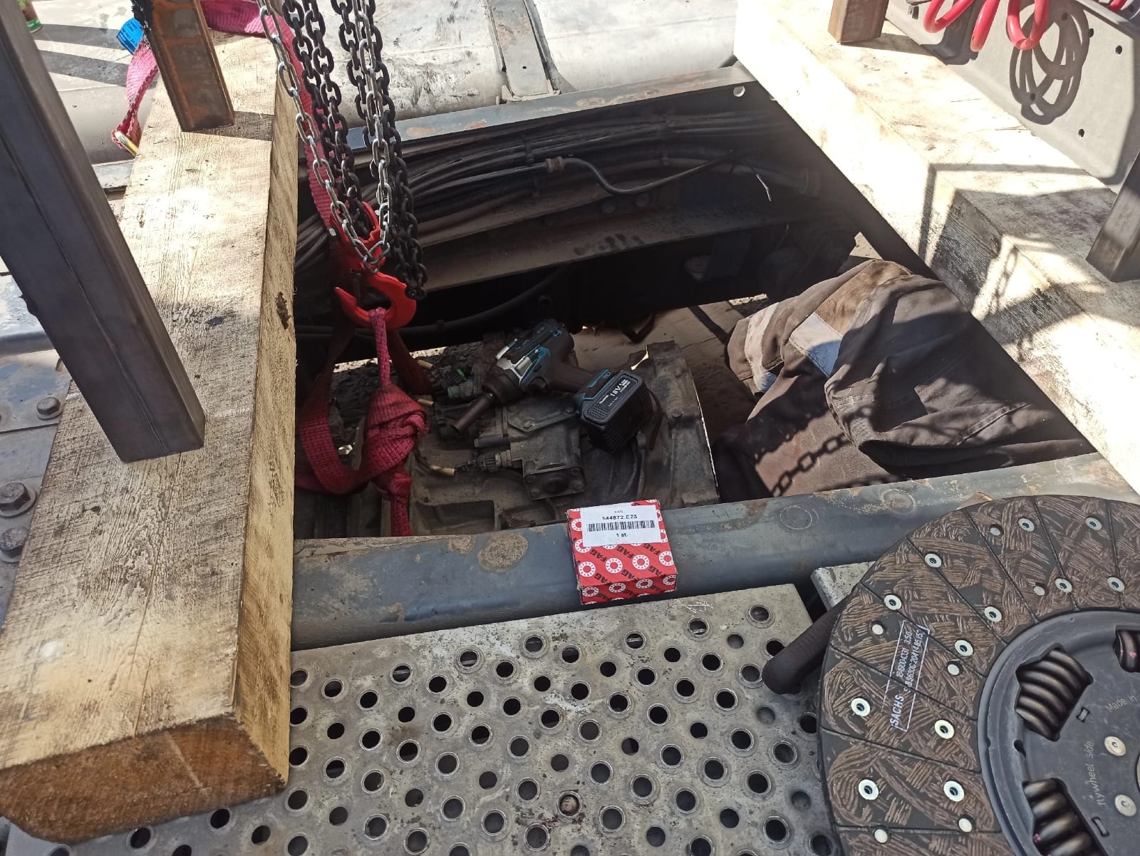 Замена сцепления грузовика